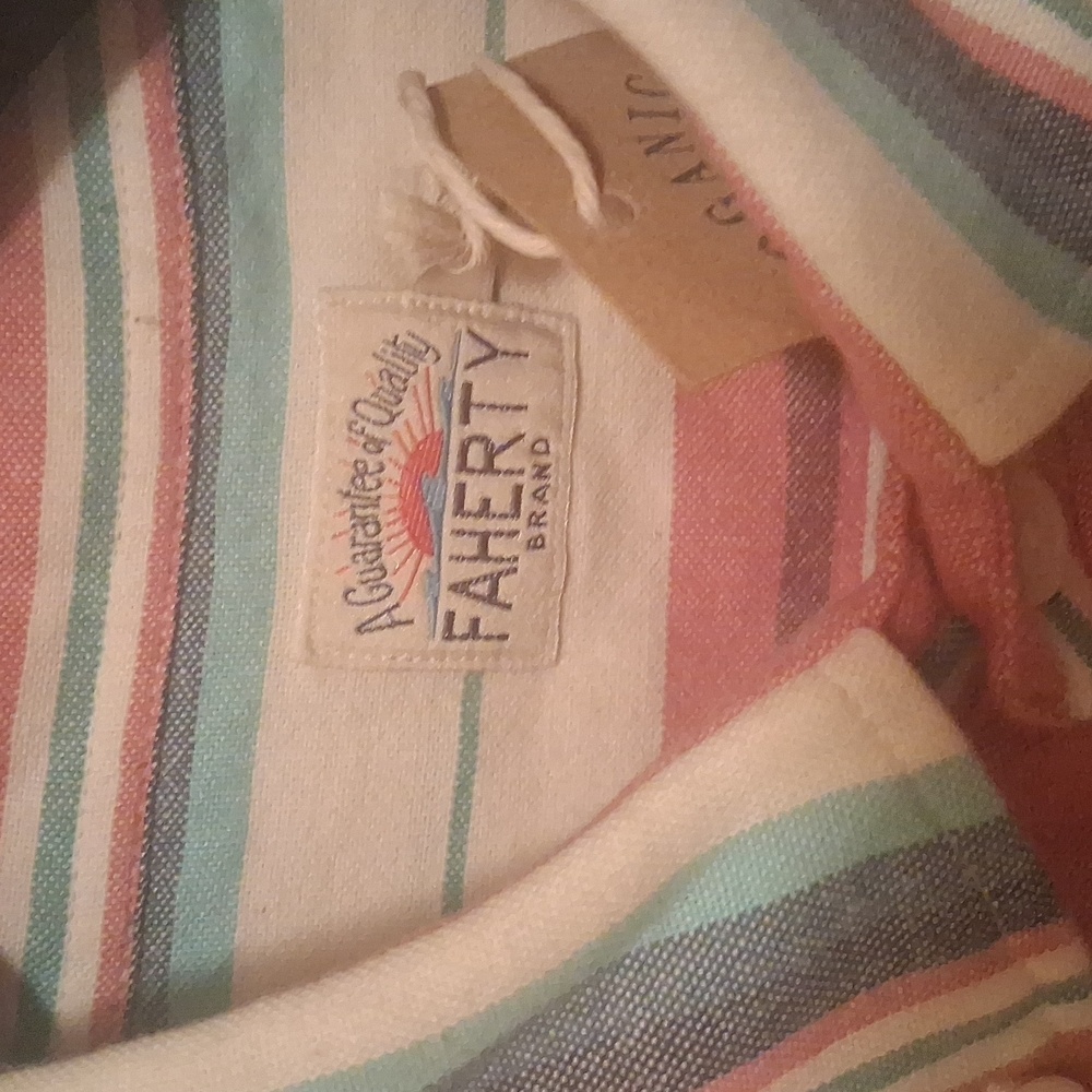 Faherty Red and Green Patterned Button-Down Shirt… - image 2